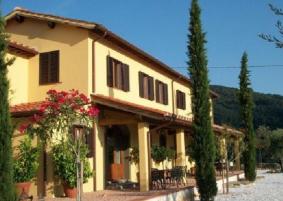 Rustic manor Pescia